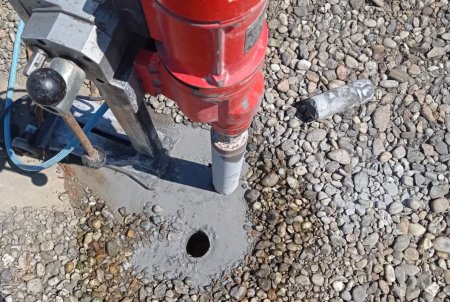 beton zeminde delik nas�l a��l�r?, duvarda delik a�ma, beton zeminde delik a�ma, pan� ile beton delme,  kanal a�ma, pan�, hilti, matkap, Duvarda delik nas�l a��l�r 
